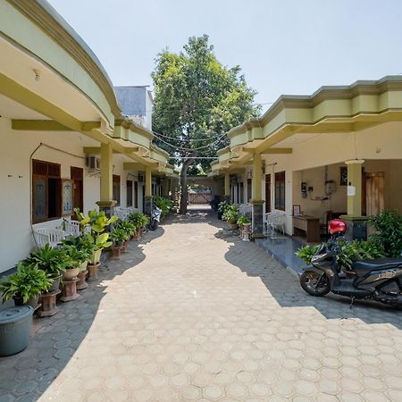 Reddoorz Syariah At Jalan Sunan Giri Tuban Tuban  Buitenkant foto