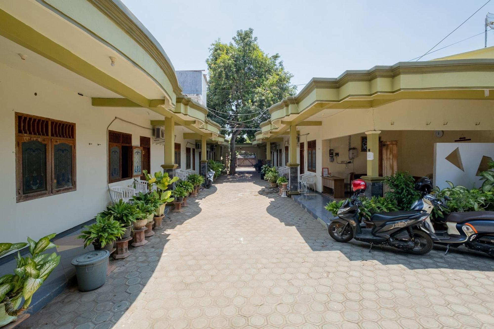 Reddoorz Syariah At Jalan Sunan Giri Tuban Tuban  Buitenkant foto
