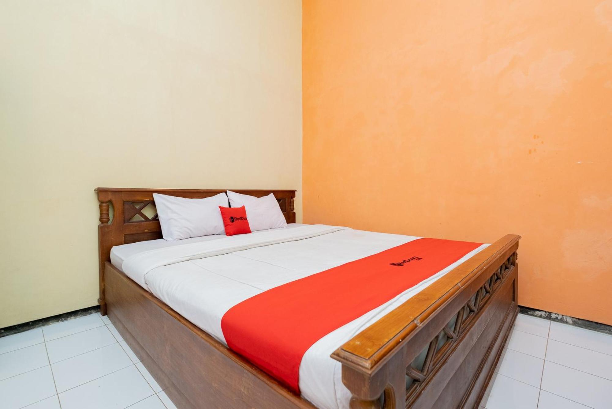 Reddoorz Syariah At Jalan Sunan Giri Tuban Tuban  Buitenkant foto
