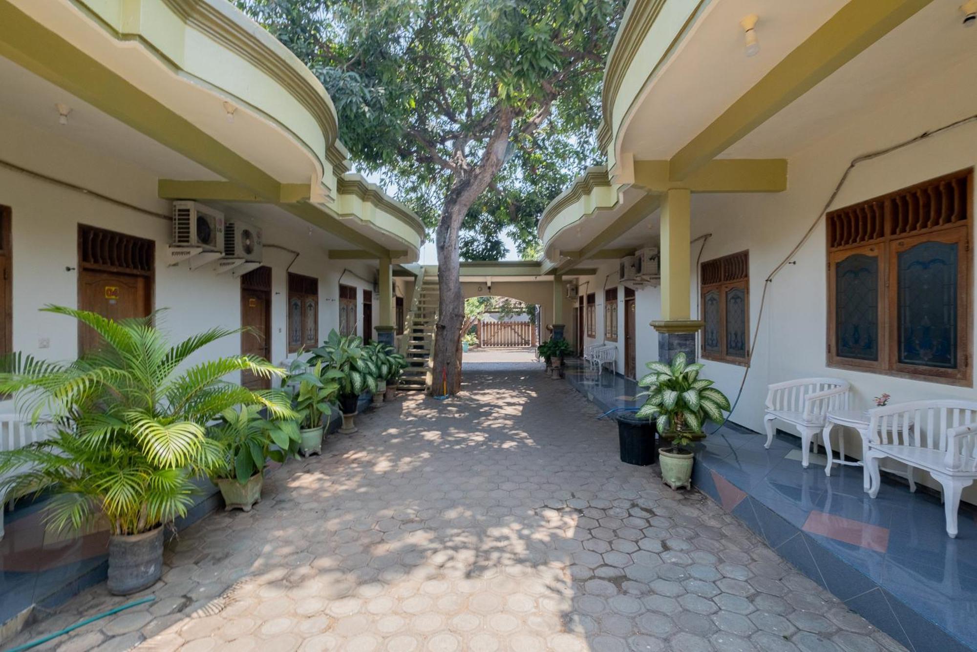 Reddoorz Syariah At Jalan Sunan Giri Tuban Tuban  Buitenkant foto