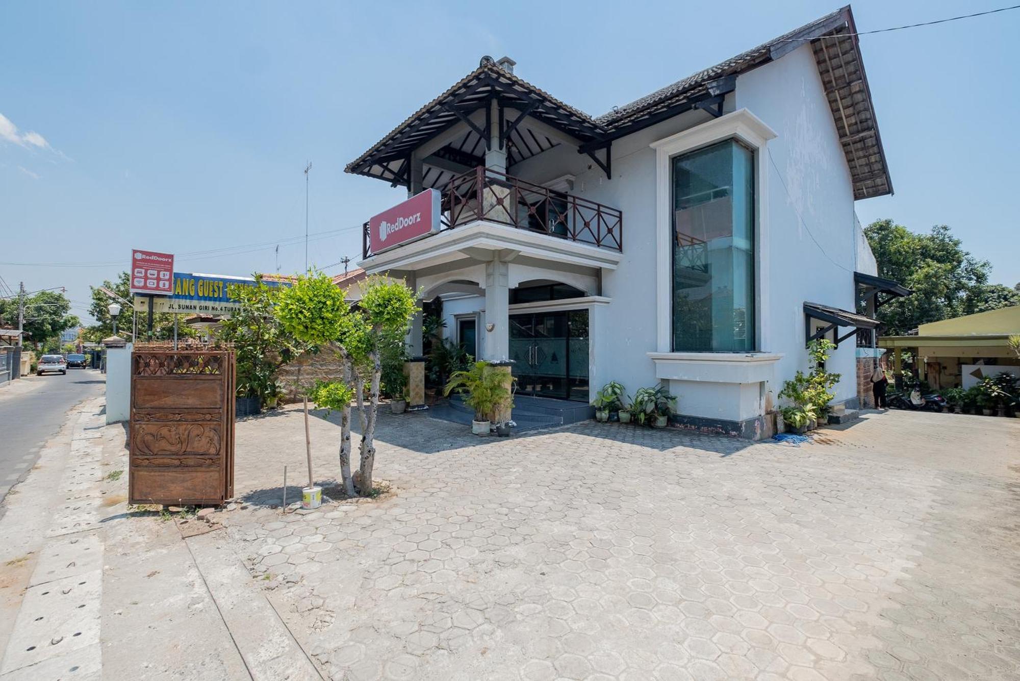 Reddoorz Syariah At Jalan Sunan Giri Tuban Tuban  Buitenkant foto