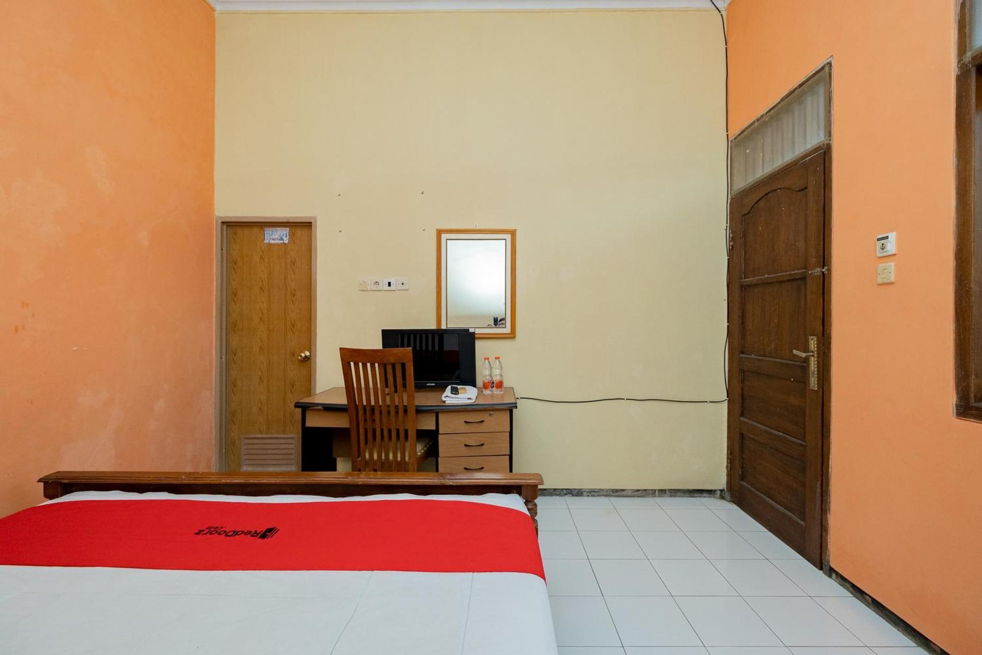 Reddoorz Syariah At Jalan Sunan Giri Tuban Tuban  Buitenkant foto