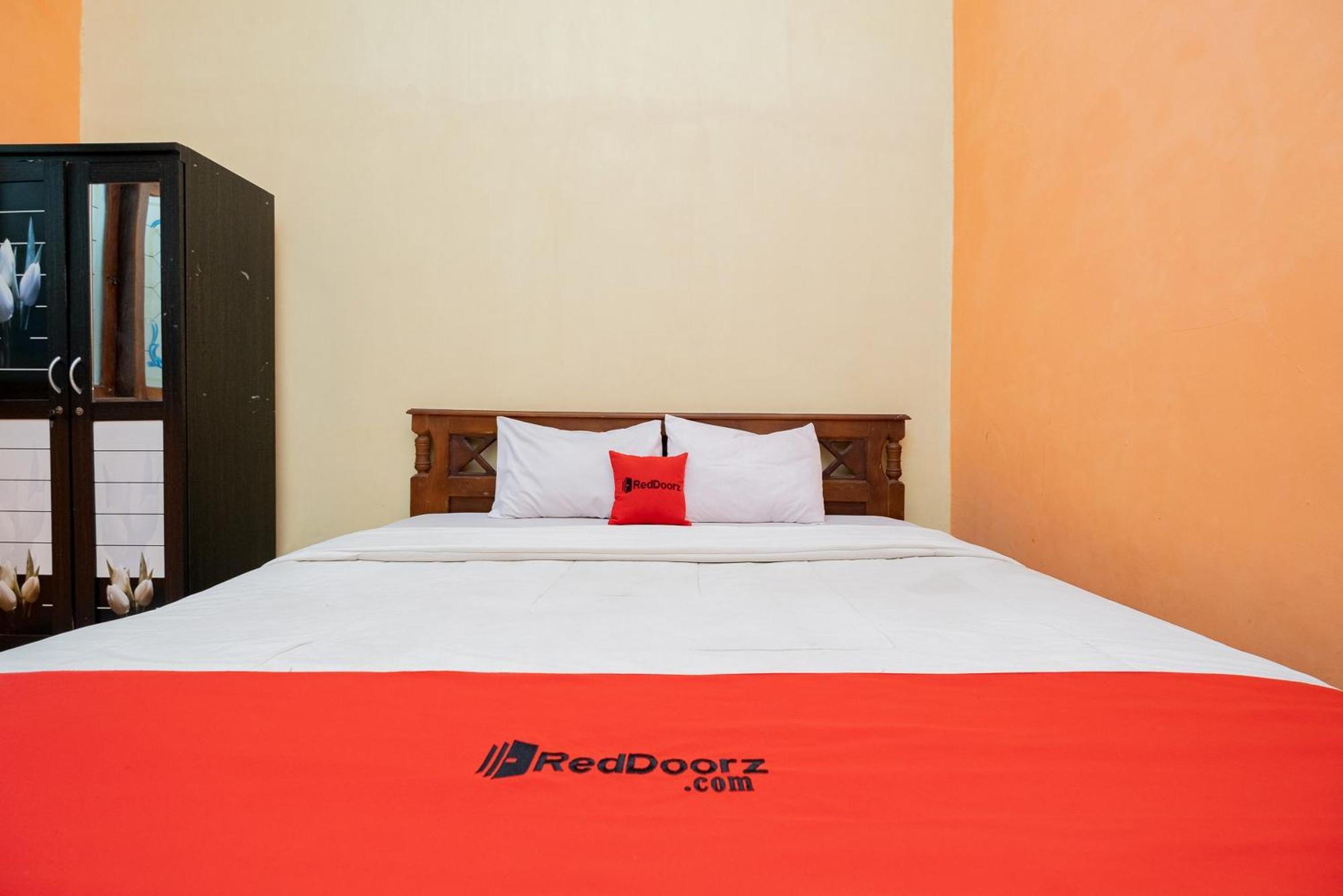Reddoorz Syariah At Jalan Sunan Giri Tuban Tuban  Buitenkant foto