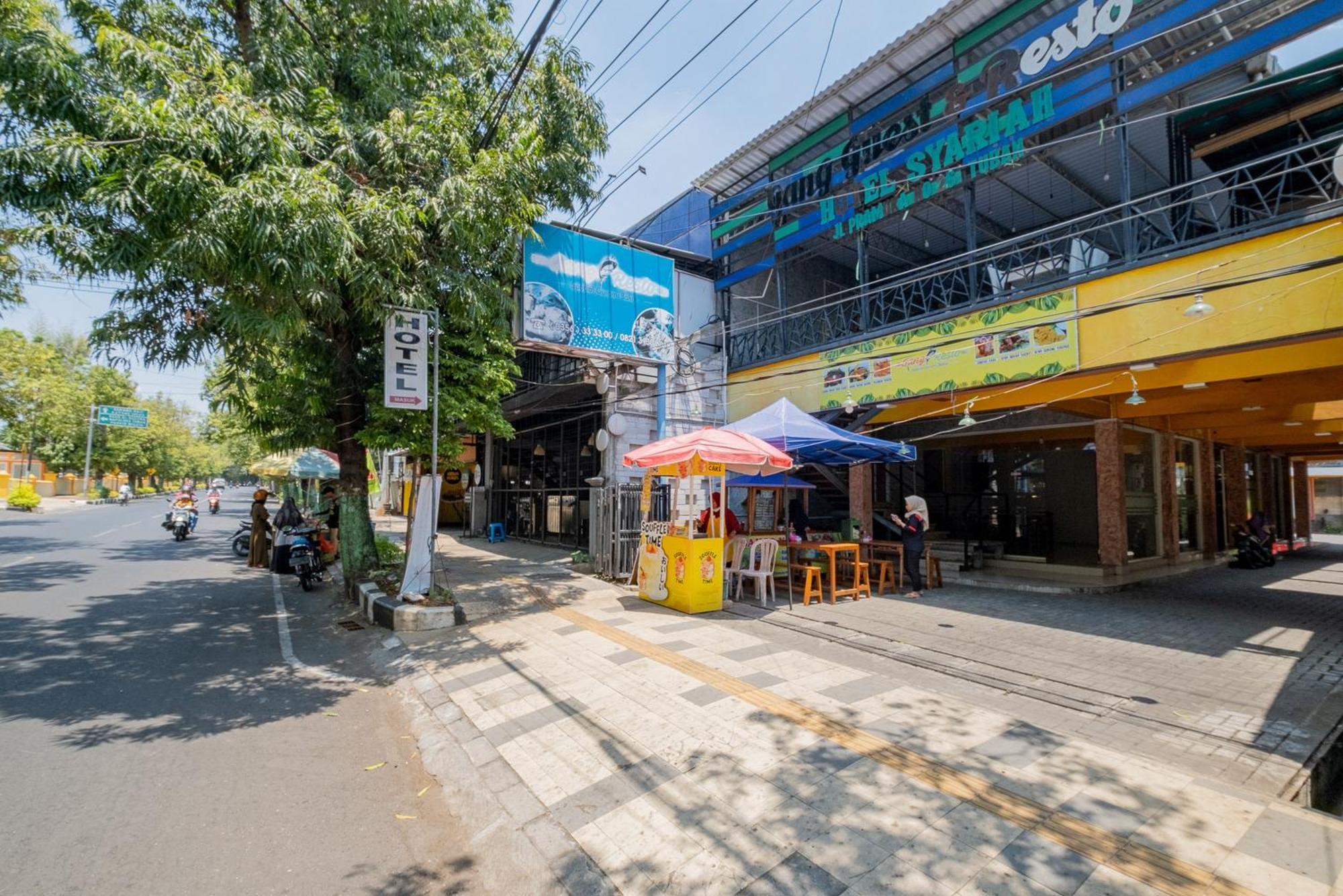 Reddoorz Syariah At Jalan Sunan Giri Tuban Tuban  Buitenkant foto